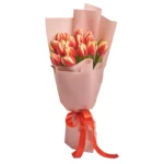 Букет из 15 желто-красных тюльпанов