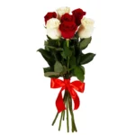 Композиция микс из белых и красных роз